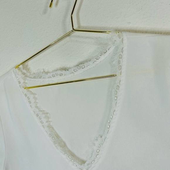 Unbranded White V-Neck Blouse with Lace Trim - Size Large Lightweight Top - Picture 4 of 7